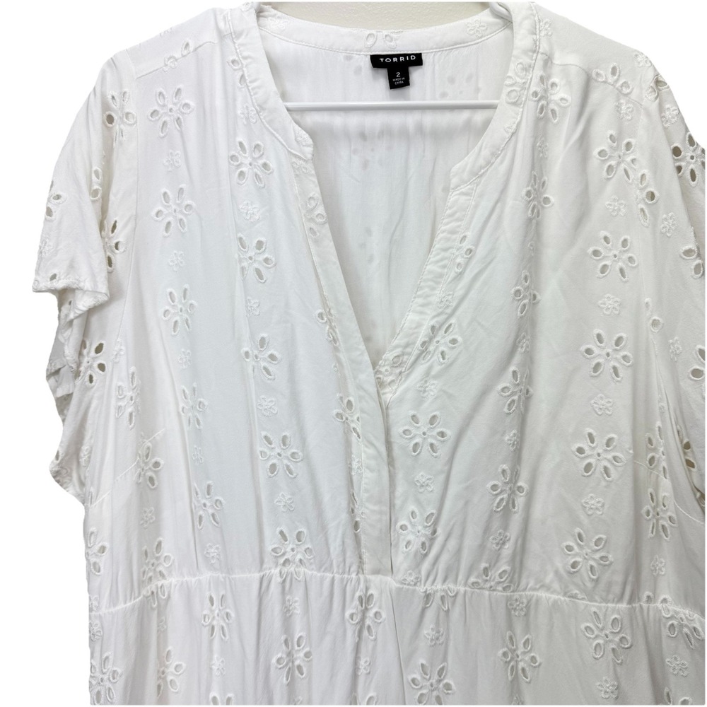 Torrid White Babydoll Eyelet Challis Top Size 2X - Picture 7 of 11